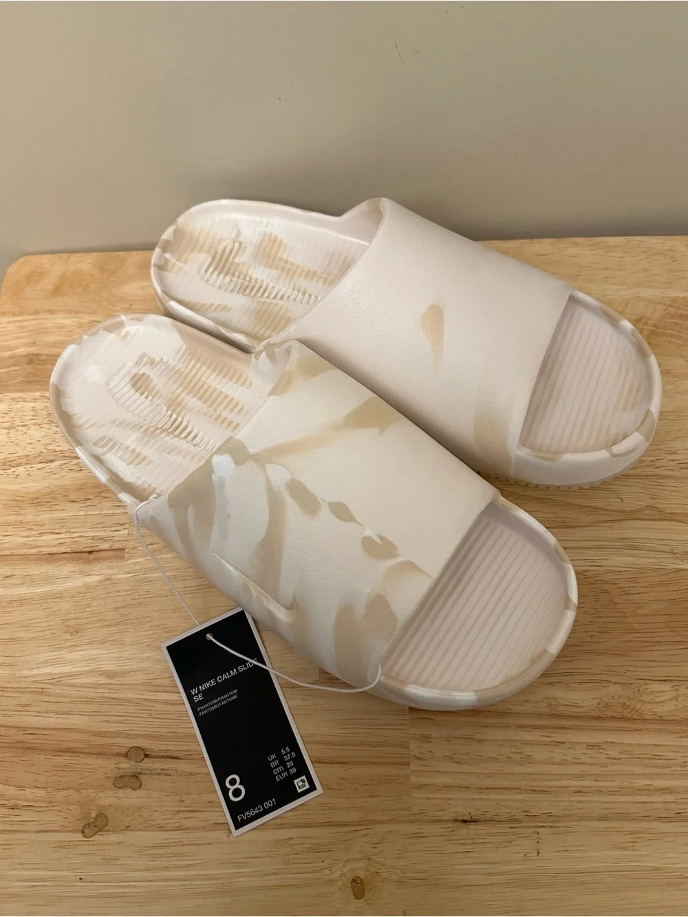 Nike Calm Slide SE in Cream and Tan Marbled Print